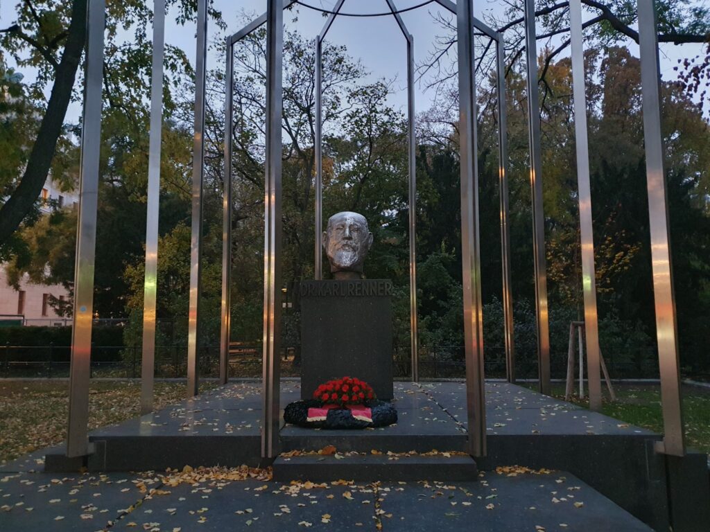 Karl Renner Denkmal Wien