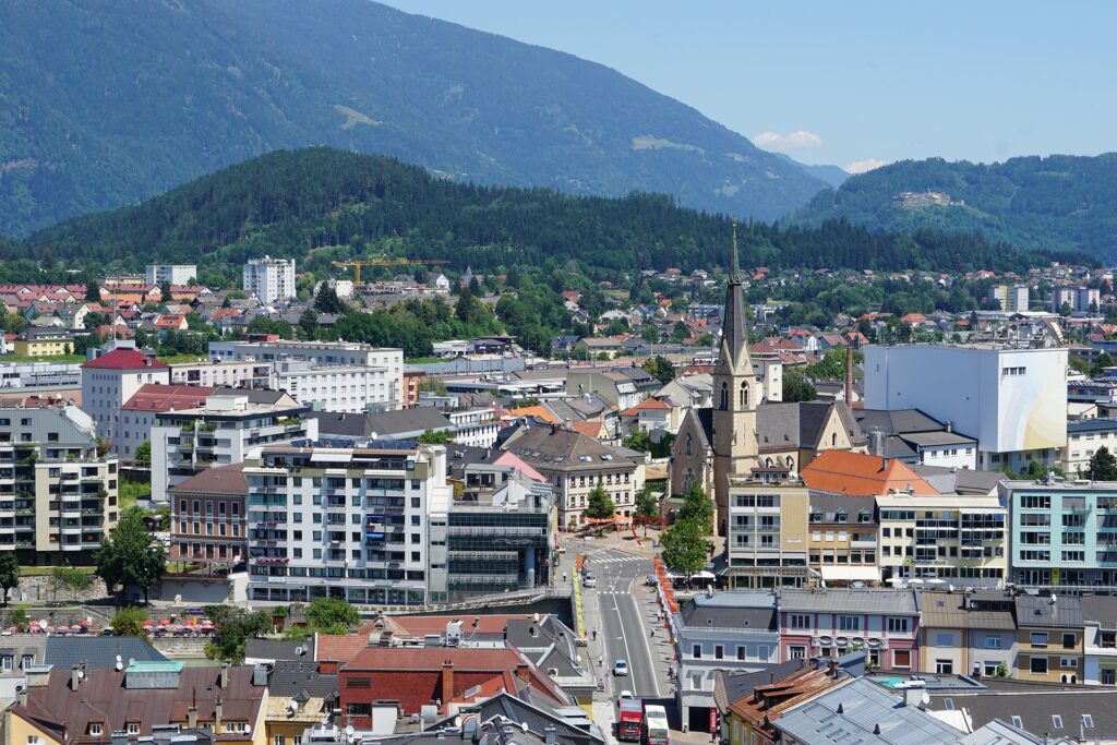 Anschlag von Villach, Blick auf die Draustadt